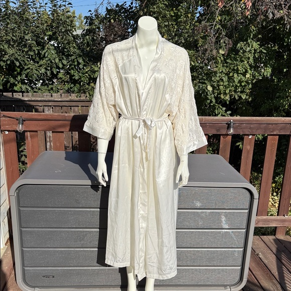 VTG 80s VAL mode lingerie, long silk, super satin and lace housecoat white - Picture 1 of 13